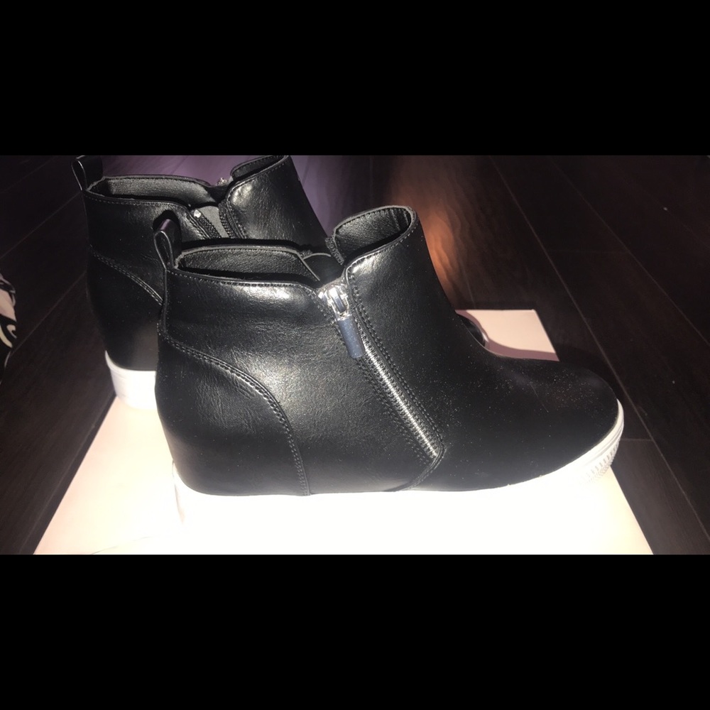 Women’s black high top